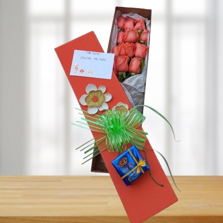 12 Rosas en Caja con Tarjeta Personalizada - Extasis Total