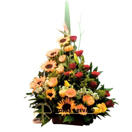 Arreglo Floral Triangular con Rosas, Girasoles, Gerberas