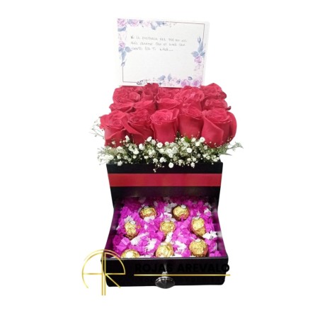 Caja de Flores con Rosas, Chocolates Dorados y Tarjeta - Momentos Especiales